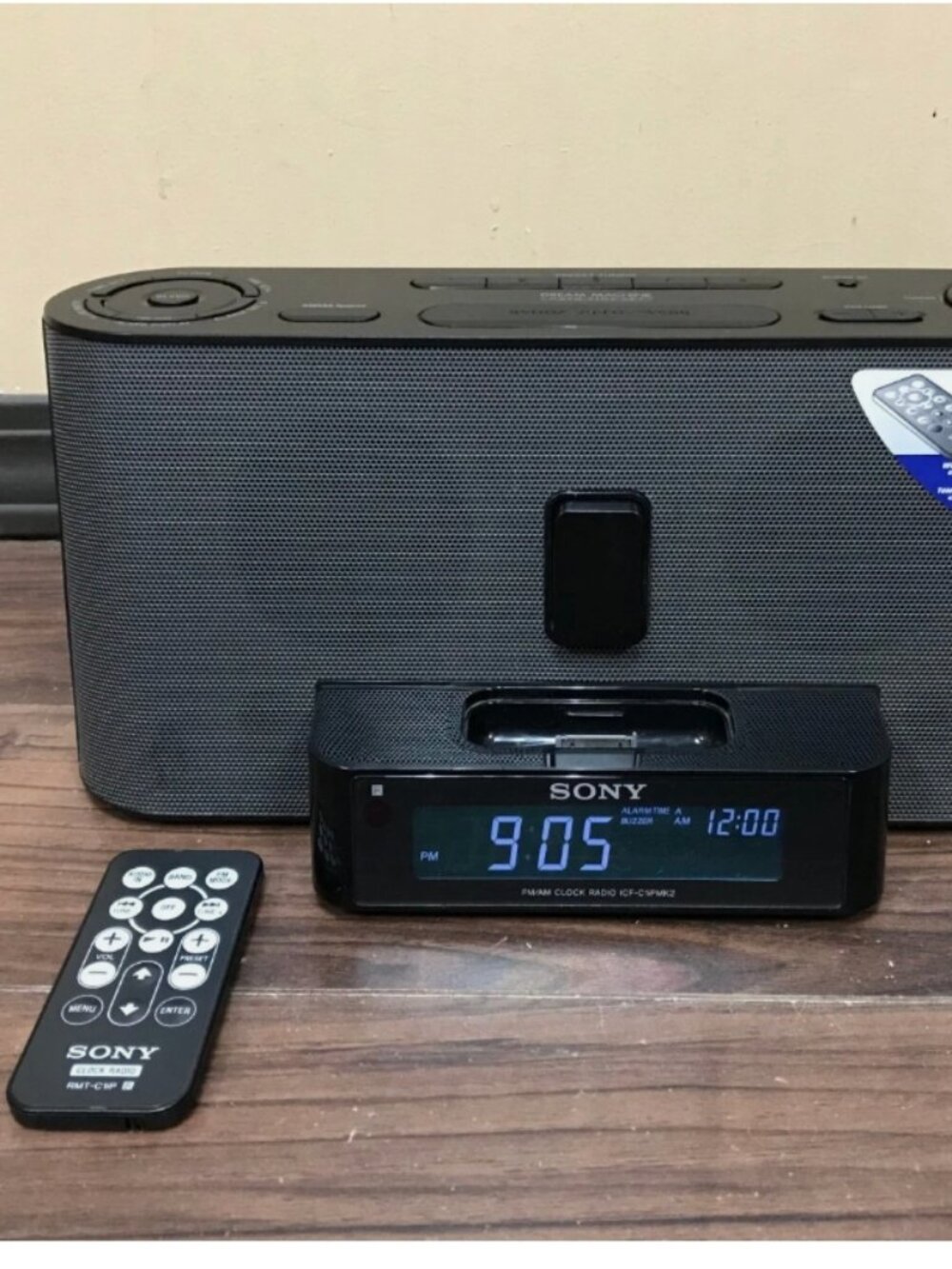 Sony ICF-C1iPMK2 Radio *Some buttons not working* 30 Pin Audio Docking + Remote